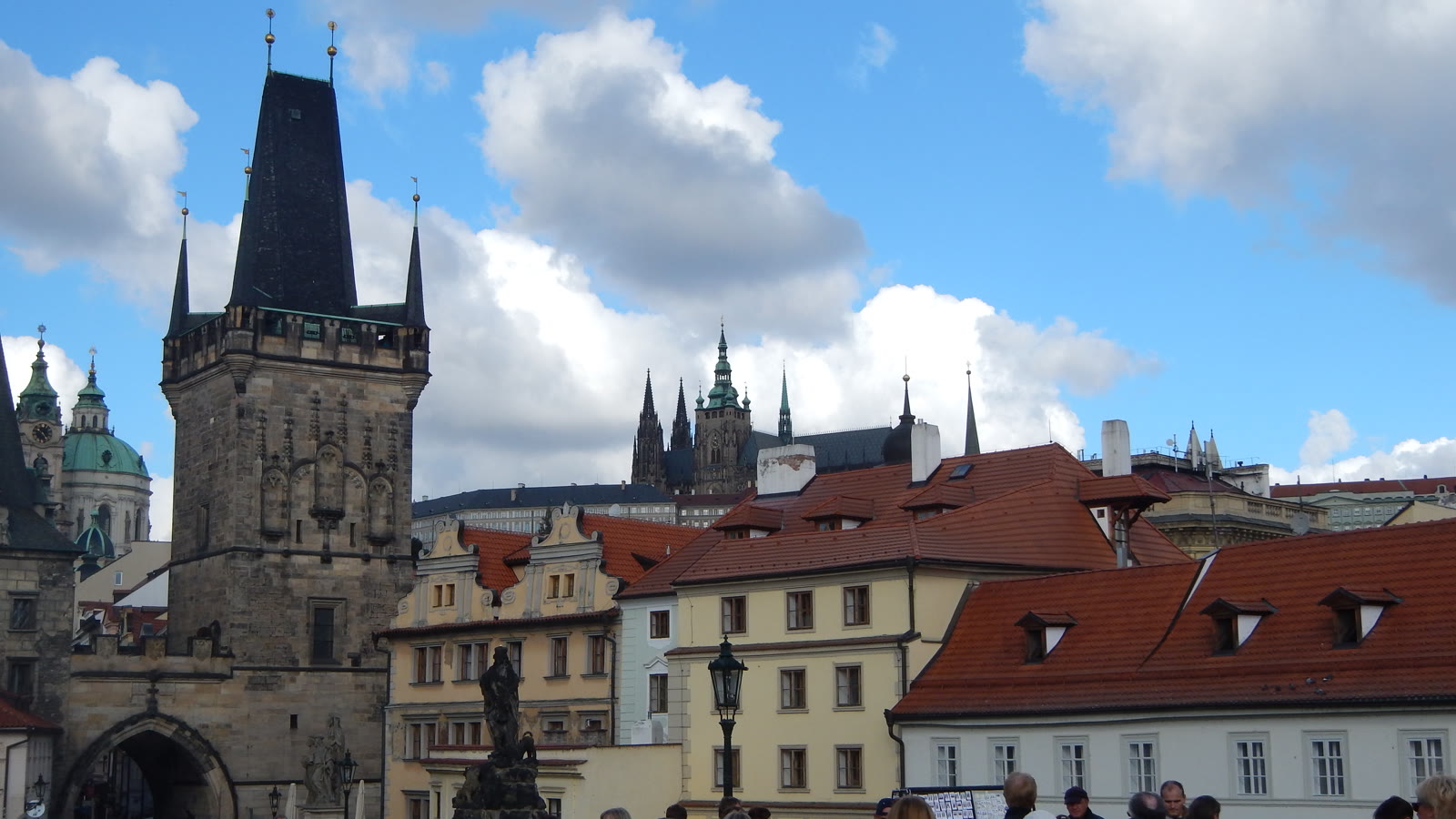 Praha med Mala Strana-taarnet og Prag Borg bag de roede tage