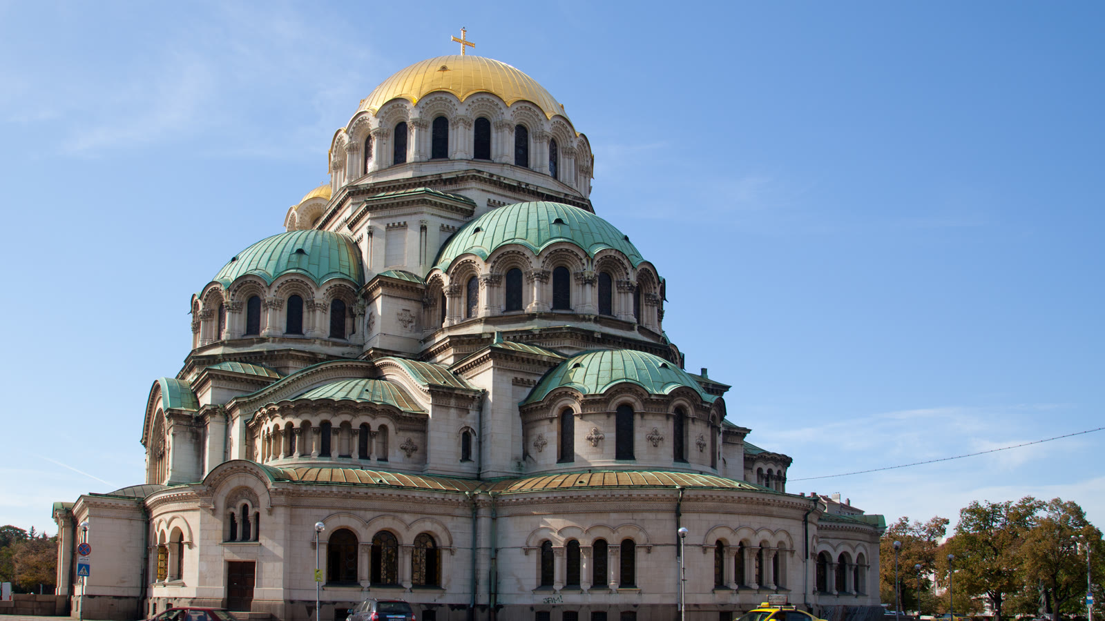 Alexander Nevsky-katedralen i Sofia med guldkuplen og de groenne kupler